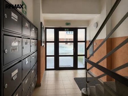 Pronájem bytu 2+kk se zasklenou lodžií - Photo 2