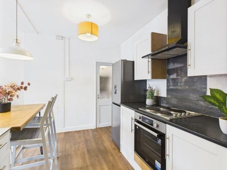 1 bedroom in a house share to rent - Photo 5