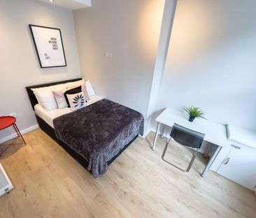 6 bedroom terraced house to rent - Photo 2