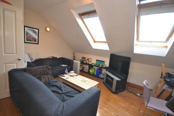 3 bed Flat for Rent - Photo 1