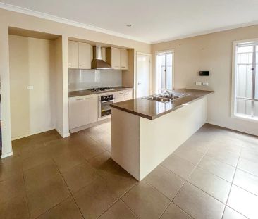 12 Southdown Rise, Mernda VIC 3754 - Photo 2