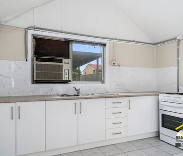 Neat Granny Flat - Photo 3