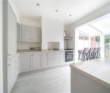 4 bedroom semi-detached house to rent - Photo 6