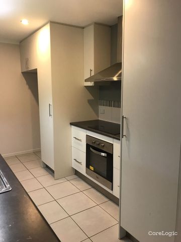 Stunning 3-Bedroom, 2-Bathroom Residence - Photo 4