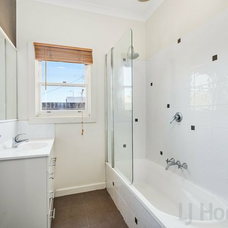 135 Oldaker Street, Devonport - Photo 3