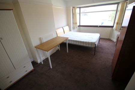 5 Bed Student Accommodation - Photo 4