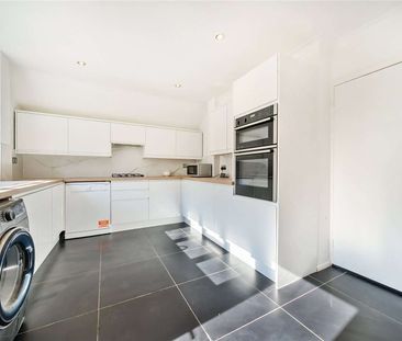 A good sized family home in a popular Orpington location - Photo 3