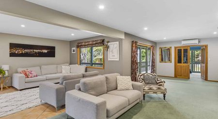 Space, Sun & Coastal Fun – Your Dream Family Home Awaits - Photo 2