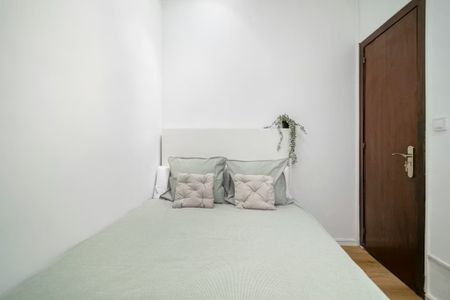 Carrer del Rosselló, Barcelona, Catalonia 08008 - Foto 4