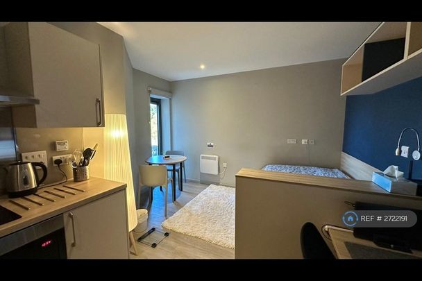 Studio to rent - Photo 1