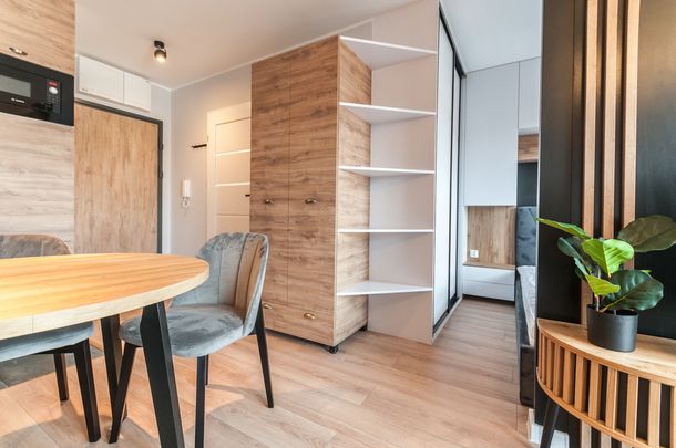 piękna kawalerka w nowym budynku w centrum - Zdjęcie 1