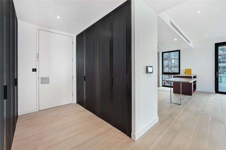 A brand new three bedroom apartment on the 17th floor in the spectacular Modern, Embassy Gardens development. - Photo 4