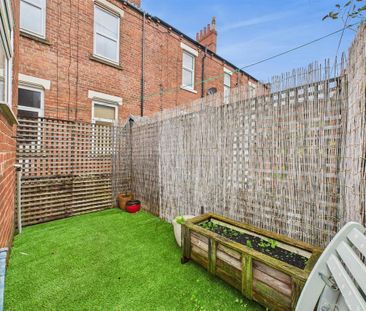 3 bedroom apartment to rent - Photo 2