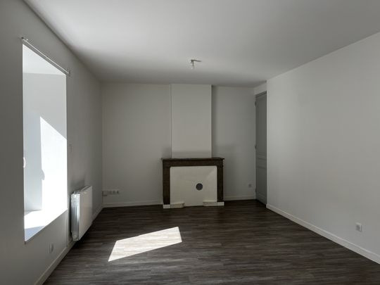 T3 AVEC BALCON ET CAVE - CENTRE PONTCHARRA S/TURDINE - Photo 1