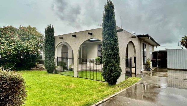 Spacious 3-Bedroom Home with Modern Touches - Photo 1