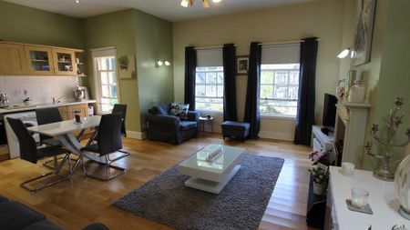 2 bedroom flat to rent - Photo 2