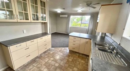 Sunny 3-Bedroom Home in a Great Location - Photo 2