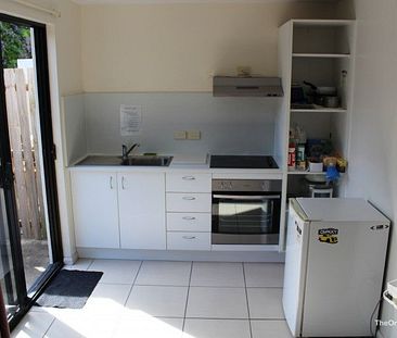 Self contained studio room in heart of Maroochydore - Photo 2