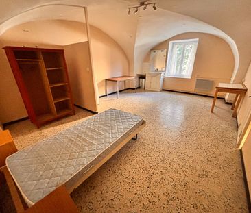 NIMES ST CESAIRE CHAMBRE DE 25M² ET PARKING, ETUDIANT, - Photo 3