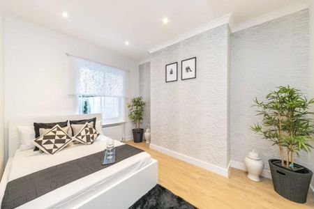 3 bedroom flat to rent - Photo 3