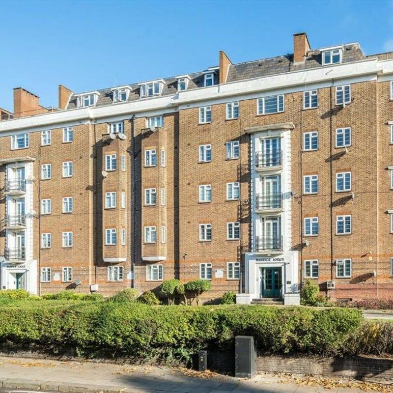 Shoot Up Hill, Cricklewood, NW2 - Photo 1