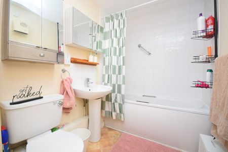 2 bedroom flat to rent, - Photo 3