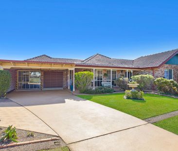 Immaculate single level brick home - Photo 6