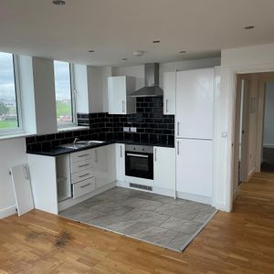 2 bedroom apartment to rent - Photo 2