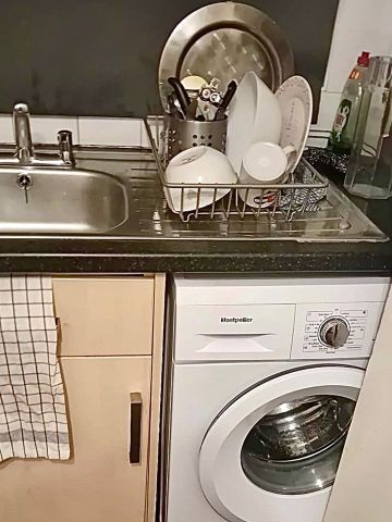 Room in a Shared Flat, Mantlet Close, SW16 - Photo 3
