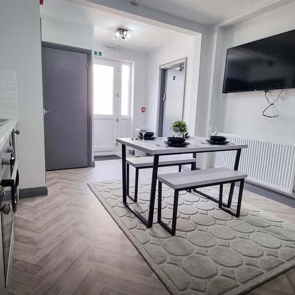 1 bedroom in a house share to rent - Photo 1