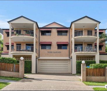 Spacious Renovated Apartment with Ducted Air Conditioning - Photo 1