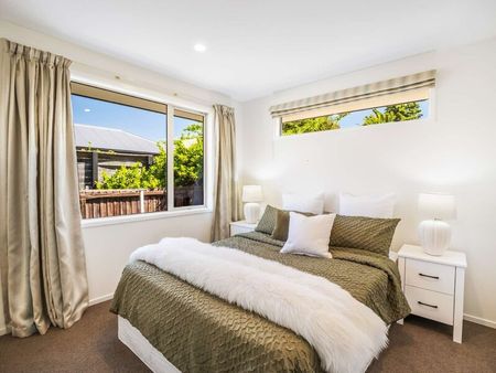 Lovely Three Bedroom Family Home! - Photo 3