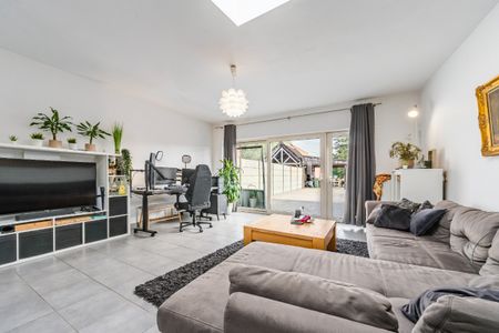 Ruime woning te huur in Schoonaarde met tuin - Photo 2