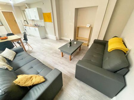 6 bedroom terraced house to rent - Photo 2