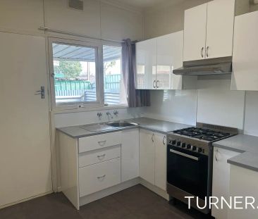 “2 Bedroom unit in convenient location” - Photo 1