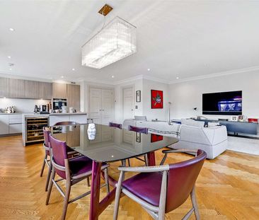 A very spacious and high specification apartment with private balco... - Photo 1