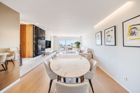 T4 DE LUXO NAS MARIANAS (PAREDE, 2023) | 4 SUITES | BOX 3 CARROS | COMO NOVO - Foto 2