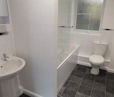 2 bedroom ground floor flat to rent - Photo 1