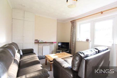 4 bedroom semi-detached house to rent - Photo 2