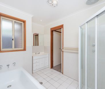 4 Nairn Place, Macquarie ACT 2614 - Townhouse For Rent | Domain - Photo 6