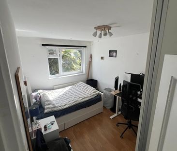 Room in a Shared House, Forsyth Gardens, SE17 - Photo 4