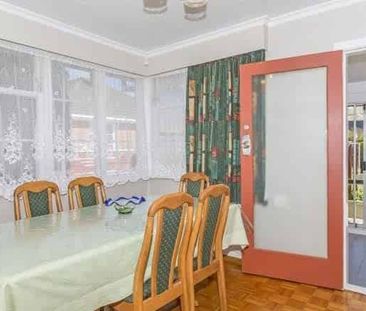 Secure 3BR plus Sunroom in Taita, Lower Hutt - Photo 2