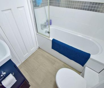 2 bedroom end of terrace house to rent - Photo 4