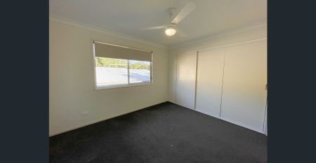 SPACIOUS MODERN TOWNHOUSE - Photo 5