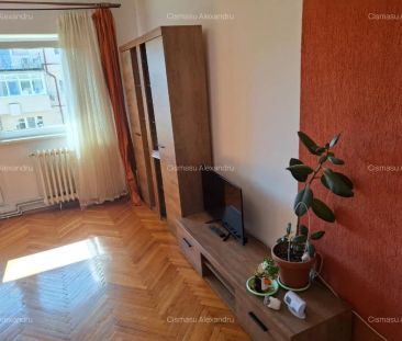 Inchiriez apartament 3 camere , 2 bai zona centrala - Photo 4