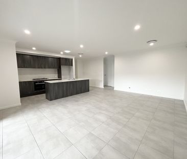 Sophisticated Living in the Heart of Gledswood Hills - Photo 1