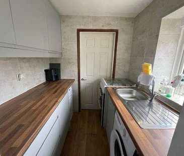 Yews Green, Clayton, Bradford, BD14 - Photo 4