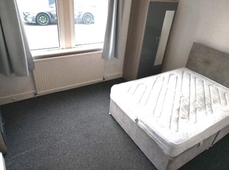 6 bedroom house of multiple occupation to rent - Photo 4