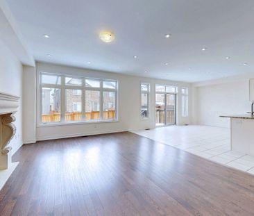 For Lease - 23 Forest Edge Crescent, East Gwillimbury, Ontario - Photo 2