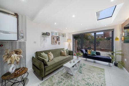 4 bedroom apartment to rent - Photo 3